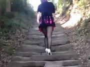 黑絲媽媽跟兒子公園亭子做愛