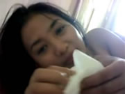 東南亞夫妻手機自拍舌舔下體